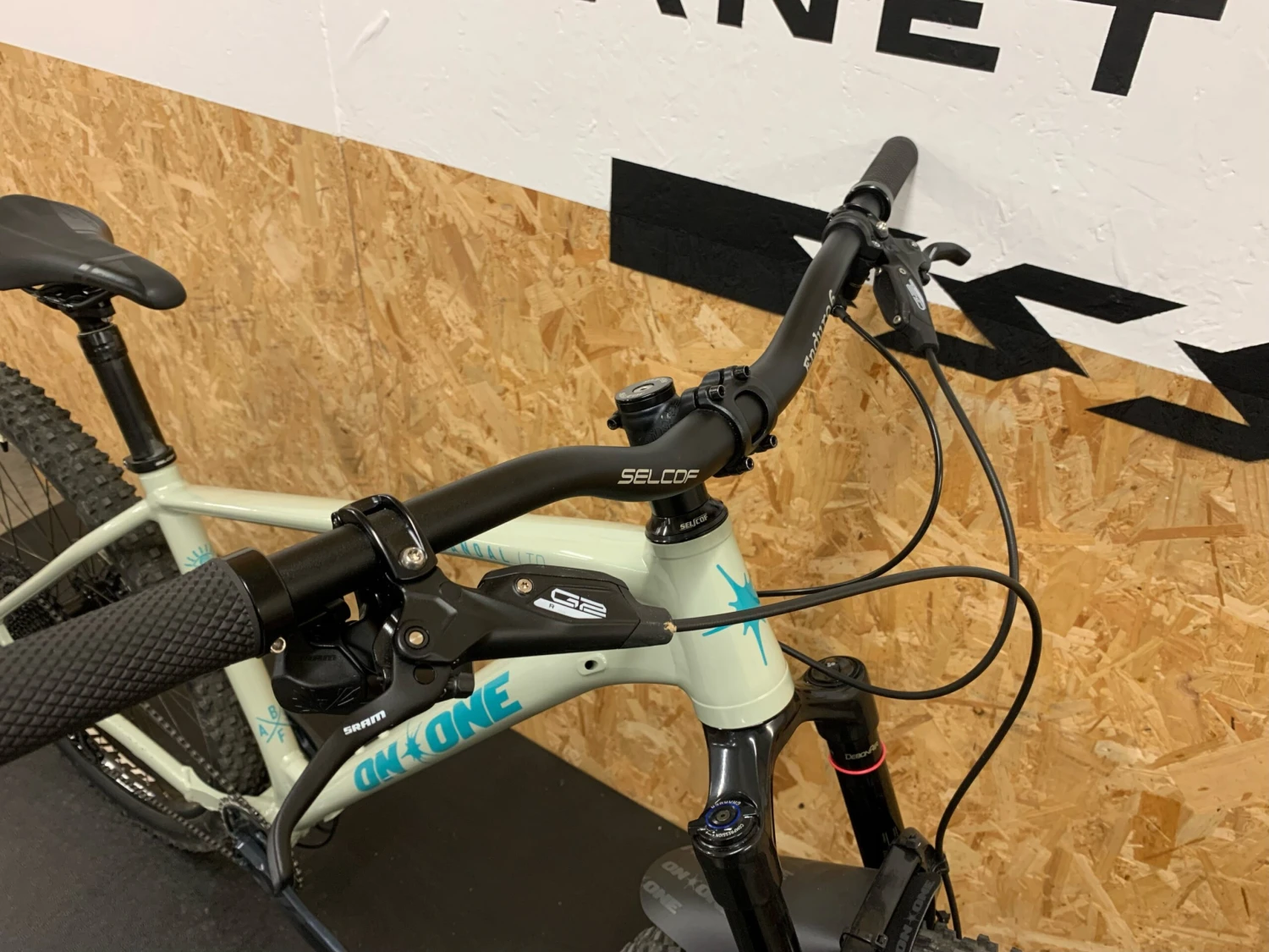 On-One Scandal LTD GX AXS - Mineral Green - Large - Image 3